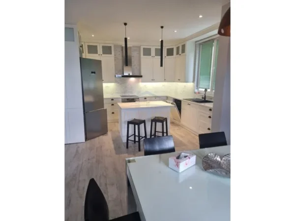 Durres, shitet apartament 3+1 Kati 3, 134 m² 360.000 € 