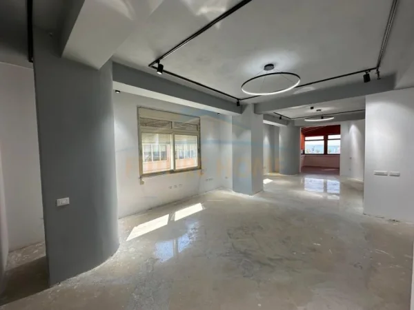 Durres, jepet me qera ambjent biznesi Kati 2, 123 m² 1.600 € 