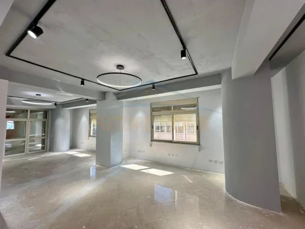 Durres, jepet me qera ambjent biznesi Kati 2, 123 m² 1.600 € 