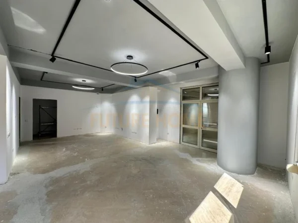 Durres, jepet me qera ambjent biznesi Kati 2, 123 m² 1.600 € 