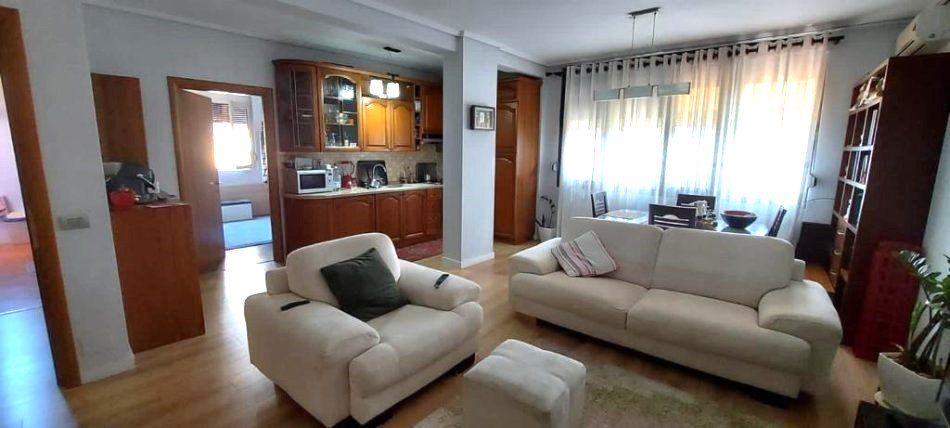 Tirane, jepet me qera apartament 2+1 Kati 3, 100 m² 650 € (Rruga Sulejman Delvina)