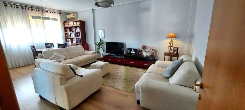 Tirane, jepet me qera apartament 2+1 Kati 3, 100 m² 650 € (Rruga Sulejman Delvina)