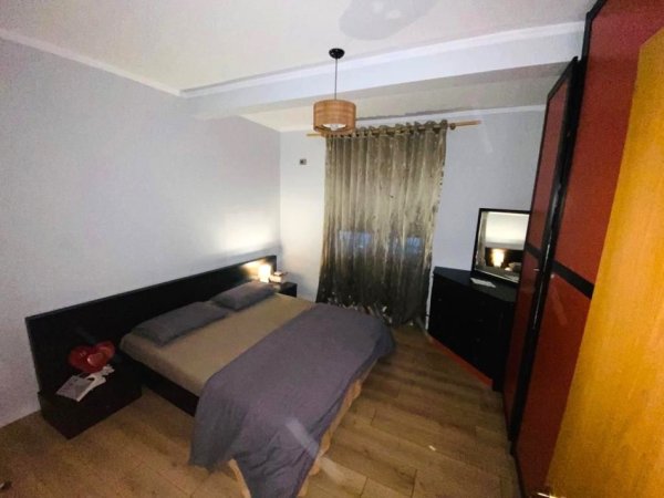 Tirane, jepet me qera apartament 2+1 Kati 3, 100 m² 650 € (Rruga Sulejman Delvina)