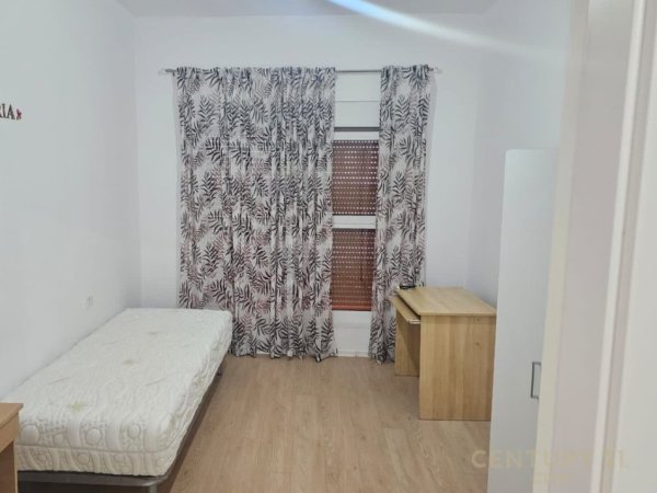 Tirane, jepet me qera apartament 2+1 Kati 6, 102 m² 520 € 