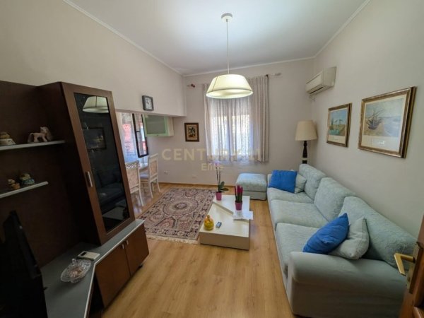 Tirane, jepet me qera apartament 2+1 Kati 2, 80 m² 500 €