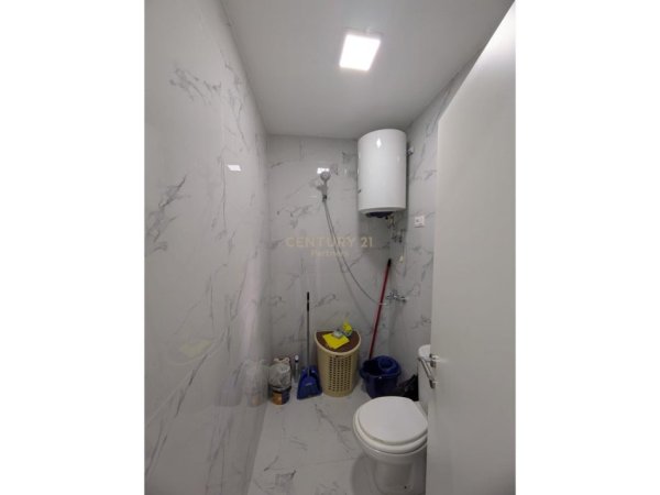 Tirane, jepet me qera ambjent biznesi , 30 m² 400 € 