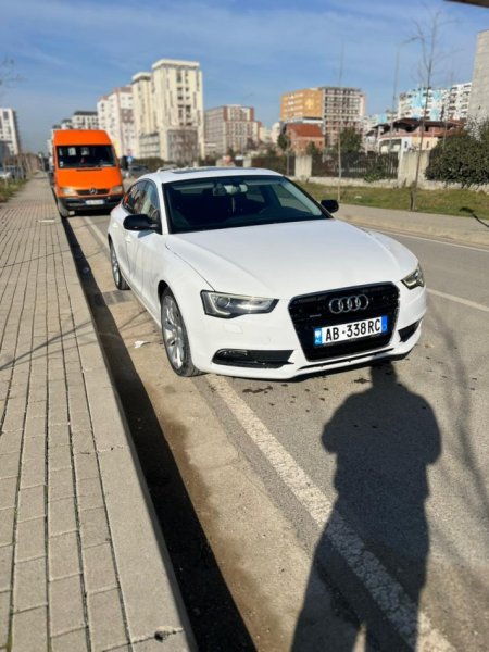 Tirane, shitet makine Audi A5 Nafte, e bardhë automatik Kondicioner