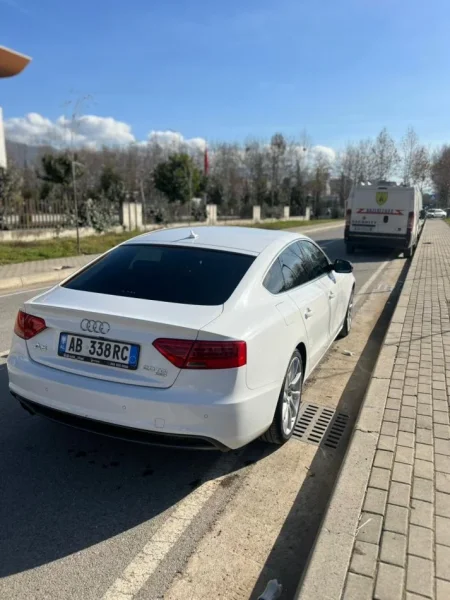 Tirane, shitet makine Audi A5 Nafte, e bardhë automatik Kondicioner