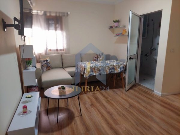 Tirane, jepet me qera apartament 1+1 Kati 1, 600 € 