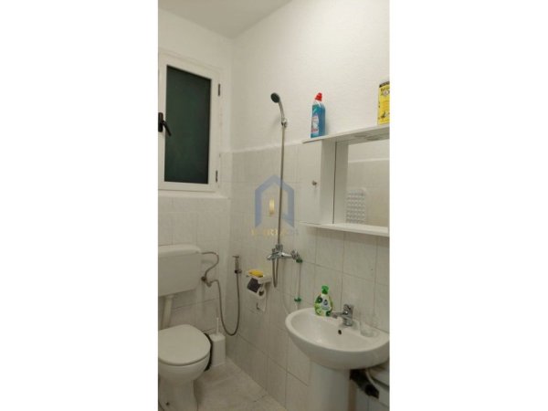 Tirane, jepet me qera apartament 1+1 Kati 1, 600 € 