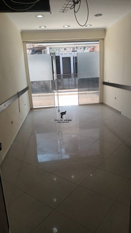 Tirane, jepet me qera dyqan Kati 0, 50 m² 450 € (RRUGA E KAVAJES)