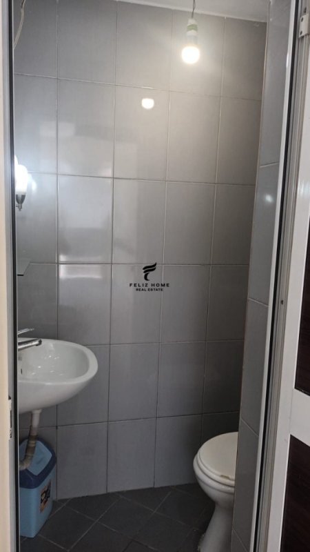 Tirane, jepet me qera dyqan Kati 0, 50 m² 450 € (RRUGA E KAVAJES)