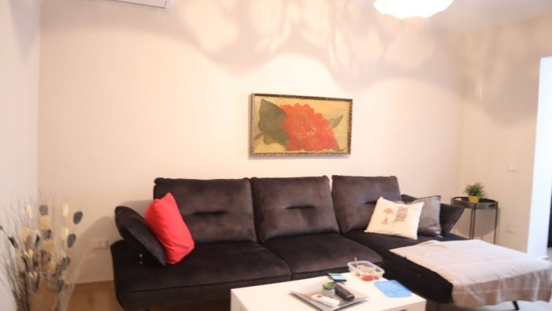 Tirane, jepet me qera apartament 2+1 Kati 2, 70 m² 520 € (Pranë Shkollës Medresesë)
