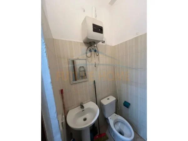 Durres, jepet me qera ambjent biznesi Kati 1, 45 m² 350 € 
