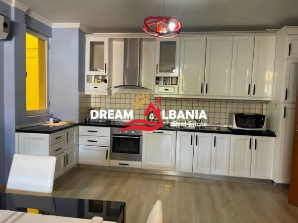 Tirane, jepet me qera apartament 2+1+Ballkon Kati 6, 140 m² 1.000 € (ne Rrugen e Durresit prane Ring Center)