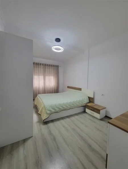 Tirane, jepet me qera apartament 1+1+Ballkon Kati 4, 70 m² 600 € (OXHAKU)