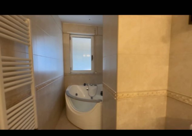 Tirane, jepet me qera apartament 2+1+Ballkon Kati 7, 95 m² 800 € (Kompleksi Kika 1)