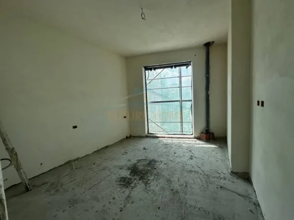 Shitet, Apartament 2+1, Liqeni i Thatë, Tiranë