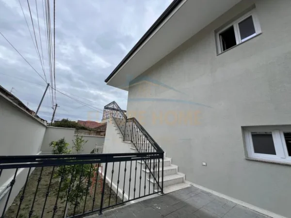 Durres, shitet shtepi 4+1 , 260 m² 285.000 € 