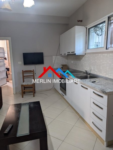 Tirane, jepet me qera apartament 2+1+Ballkon Kati 1, 82 m² 450 € (RRUGA 3 VELEZERIT KONDI)