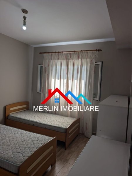 Tirane, jepet me qera apartament 2+1+Ballkon Kati 1, 82 m² 450 € (RRUGA 3 VELEZERIT KONDI)