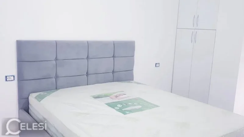 Tirane, jepet me qera apartament 1+1+Ballkon Kati 3, 620 m² 620 € (KOMUNA E PARISIT)