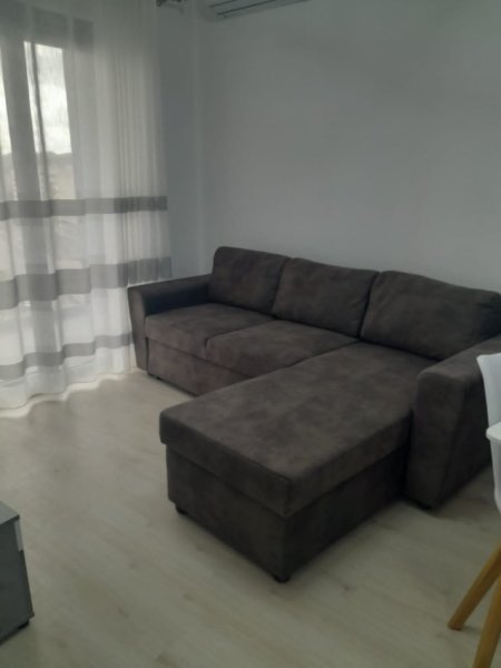Tirane, jepet me qera apartament 2+1+Ballkon Kati 6, 100 m² 700 € (Rruga Fortuzi,Pranë Shkollës Jeronin De Rada)