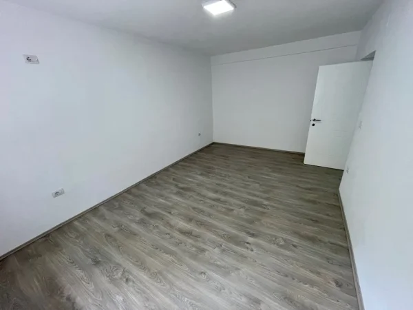Tirane, shitet apartament 1+1+Aneks+Ballkon Kati 1, 55 m² 120.000 € (asim vokshi)