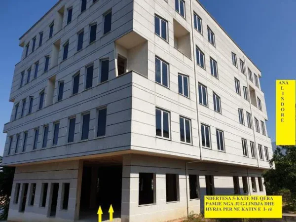 Tirane,Me Qera Ndërtes Biznesi, 5-Kate, idelale Call-Center, Zyra-Institucion, Konvikt-Hotel, sip.ndërtuar 2'200m², Qera 3'500€/muaj, ish-Kinostudio/mbrapa Komisariatit Policisë Rrugore/Magazinat Tranzit Postës Shqiptare, 200m nga stacioni fundit linjës Kombinat-Kinostudio, 3-km nga qendra Tiranes