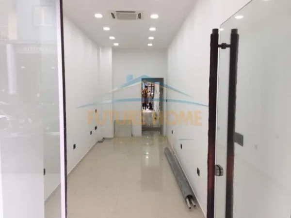 Tirane, shes ambjent biznesi Kati 0, 25 m² 150.000 Euro (Bllok)