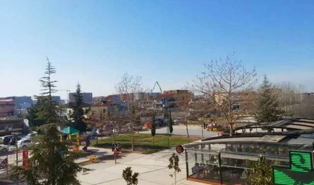 Tirane, shes lokal Kati 1, 365 m² 375.000 Euro (Shetitorja Kryesore - Fusha e Aviacionit)