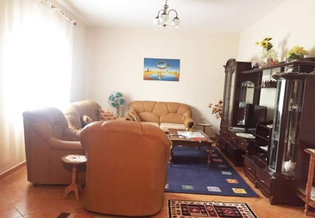 Tirane, jepet me qera Vile 450 m² 1.000 Euro