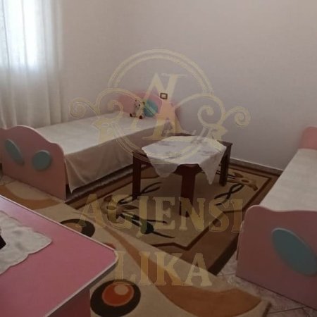 Durres, shes shtepi 212 m² 130.000 Euro (Shkallnur)