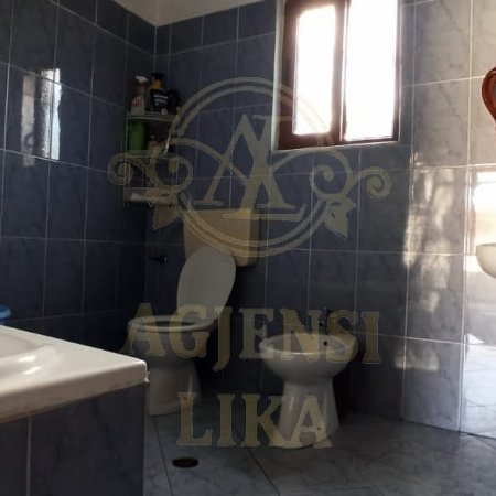 Durres, shes shtepi 212 m² 130.000 Euro (Shkallnur)