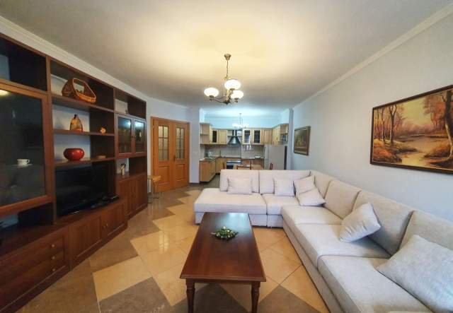 Tirane, jepet me qera apartament 109 m² 700 Euro