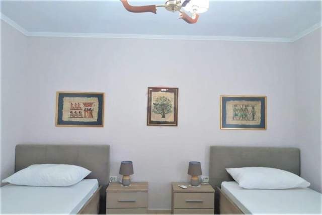 Tirane, jepet me qera apartament 2+1 Kati 4, 95 m² 450 Euro (bllok)