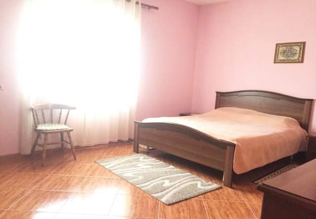 Tirane, jepet me qera Vile 450 m² 1.000 Euro