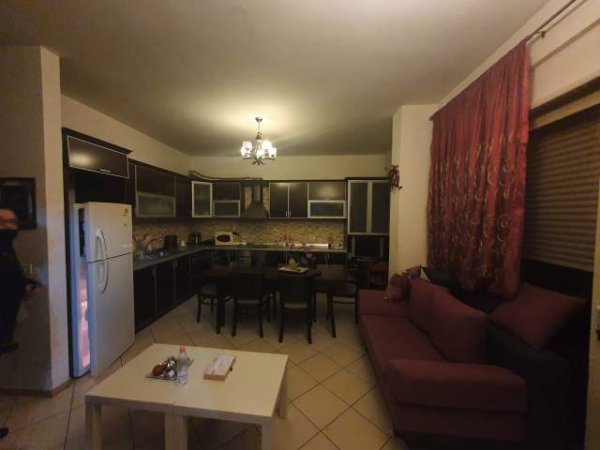 Tirane, jap me qera apartament 1+1+BLK Kati 5, 60 m² Komuna E Parisit