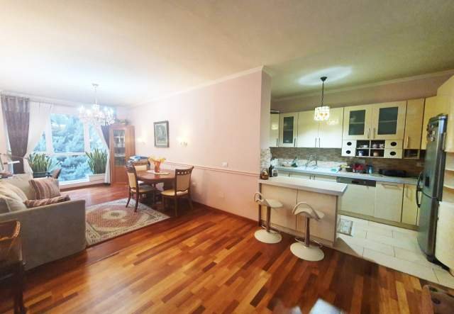Tirane, jepet me qera apartament 120 m² 800 Euro
