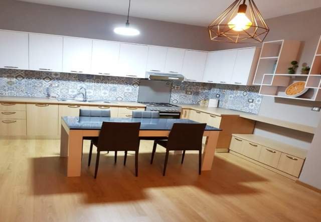 Tirane, jepet me qera apartament 113 m² 500 Euro