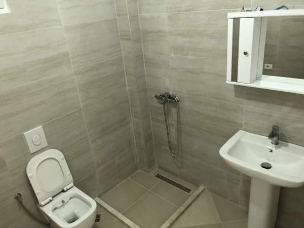 Tirane, jap me qera apartament 1+1+BLK Kati 3, 70 m² 300 Euro (Bego Hoxha)