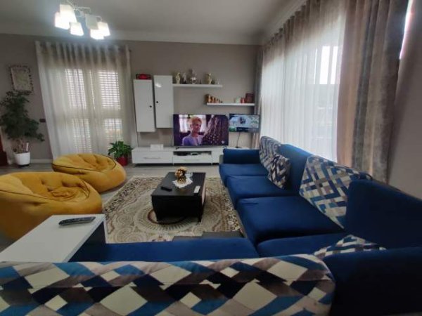 Tirane, jap me qera Vile 2 Katshe 250 m² 2.000 Euro (Sauk)