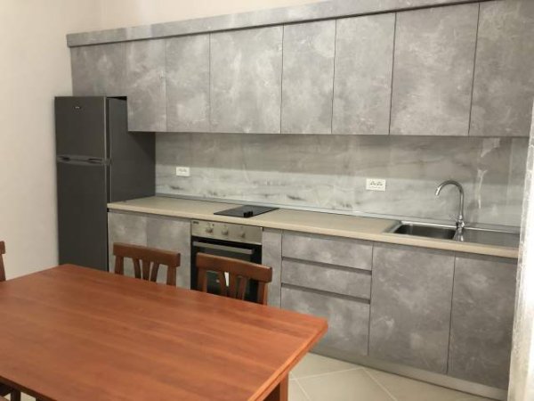 Tirane, jap me qera apartament 1+1+BLK Kati 3, 70 m² 300 Euro (Bego Hoxha)