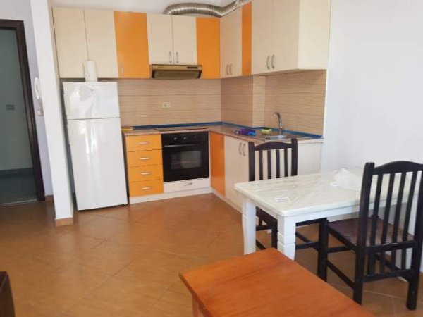Apartament 1+1 me qira, Komuna e Parisit, Tirane✔️