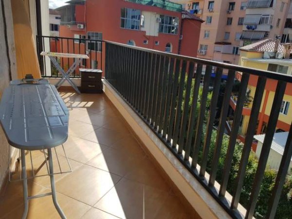 Tirane, jepet me qera apartament 1+1+BLK Kati 4, 60 m² 450 Euro (Kika 2)