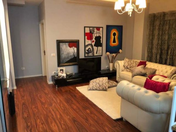 Tirane, jap me qera apartament 2+1+BLK Kati 3, 100 m² 500 Euro (Rruga Peti)