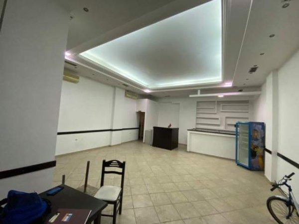 Tirane, jap me qera ambjent biznesi Kati 0, 87 m² 300 Euro (Yzberisht)