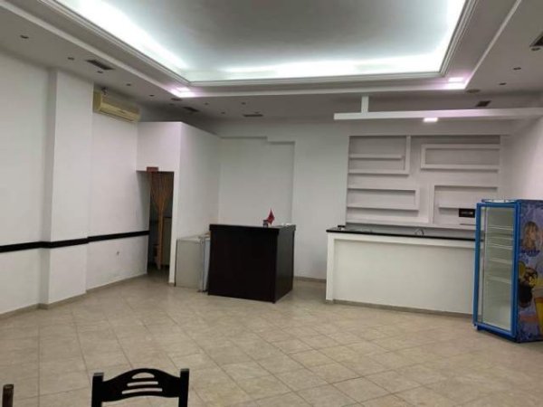 Tirane, jap me qera ambjent biznesi Kati 0, 87 m² 300 Euro (Yzberisht)