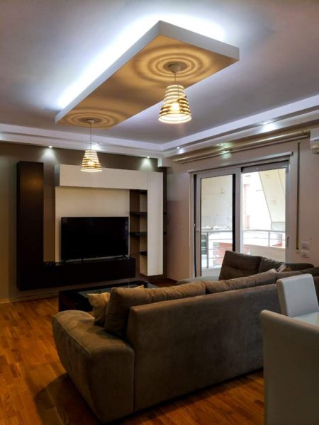 Tirane, jepet me qera apartament 2+1 90 m² 700 Euro (rruga Peti)