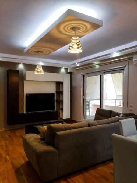 Tirane, jepet me qera apartament 2+1 90 m² 700 Euro (rruga Peti)